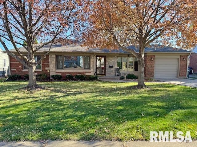 1121 N 4th St, Clinton, IA 52732 - photo 1