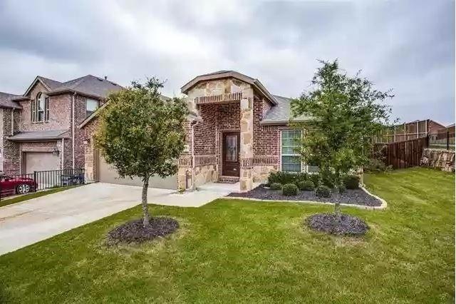 View of front facade featuring a front yard, concr