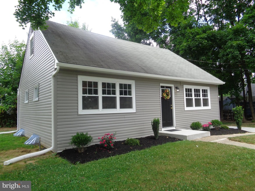 220 Woodpecker Ln, Mount Holly, NJ 08060 - photo 1