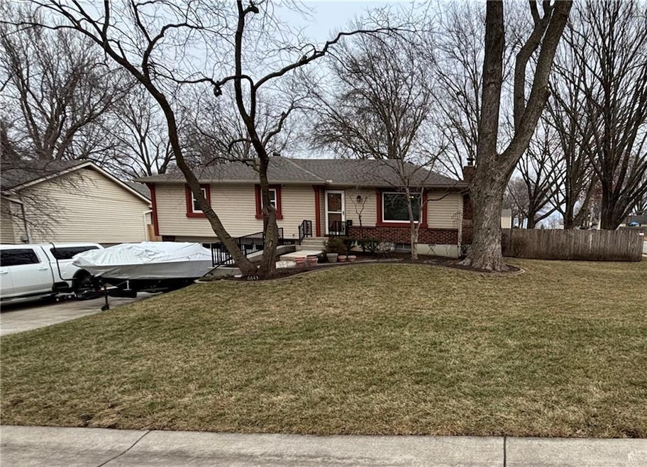 6643 Larsen Ln, Shawnee, KS 66203 - photo 1