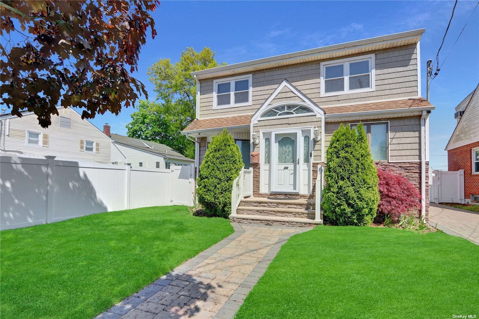 28 Euston Rd S, West Hempstead, NY 11552 - photo 1