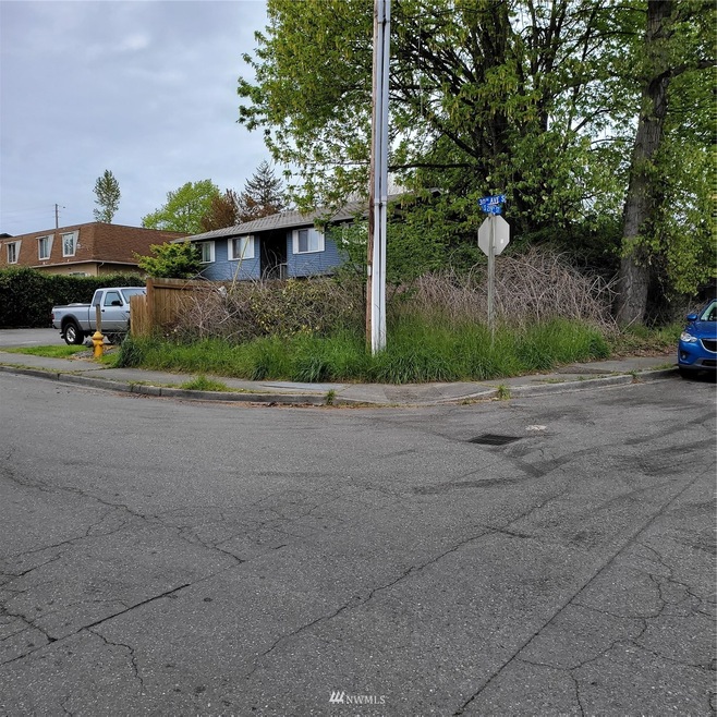 21832 30th Ave S, Des Moines, WA 98198 - photo 1