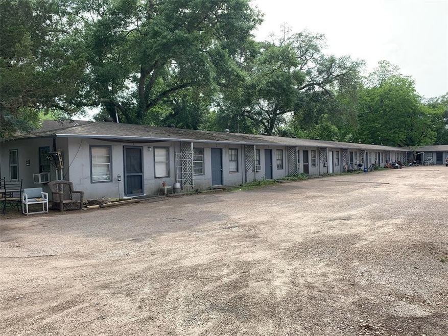 415 N Beauregard St unit 8, Alvin, TX 77511 - photo 1