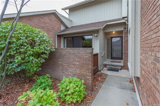 Private Front Entry Area
