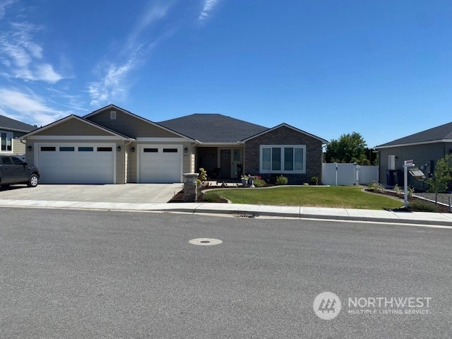 675 S Perry Ave, East Wenatchee, WA 98802 - photo 1