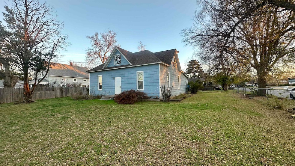 619 Maple Ave unit 1412 7th St, Woodward, OK 73801 - photo 1