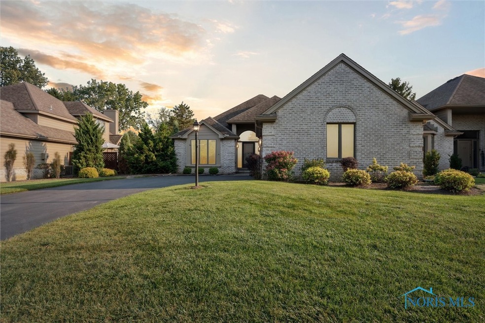 BEAUTIFUL 1 1/2 STORY VILLA THAT HAS THE SPACE AND