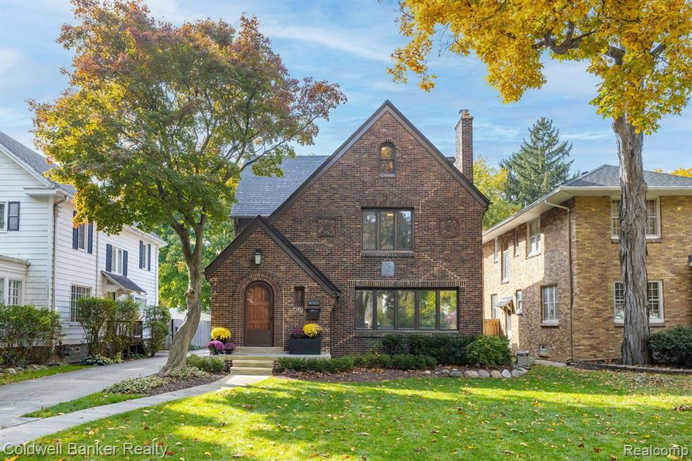 621 Washington Rd, Grosse Pointe, MI 48230 - photo 1