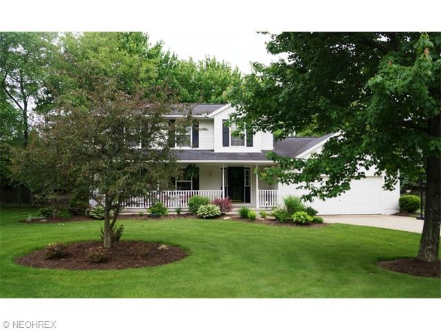 WELCOME TO 868 COURTVIEW!  VERY NEAT 2 STORY COLON
