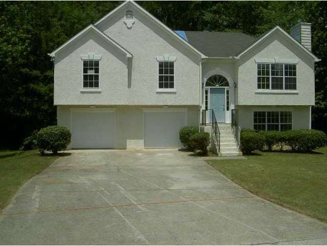 Exterior Front. 4 car Parking Pad and Culdesac