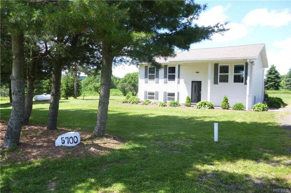 Front view, very private setting