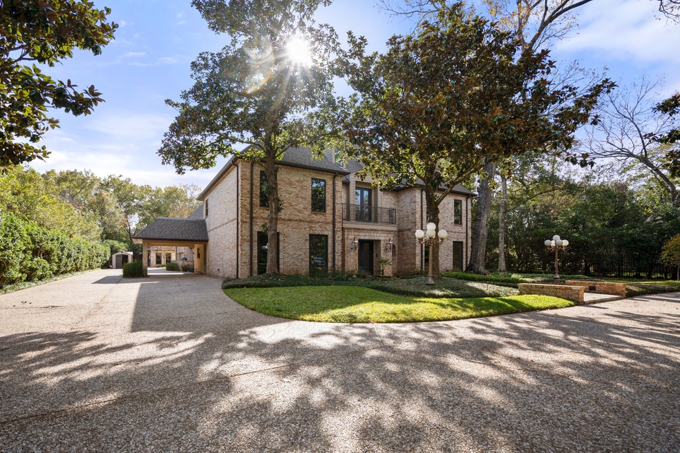 11611 Arrowwood Cir, Houston, TX 77063 - photo 1