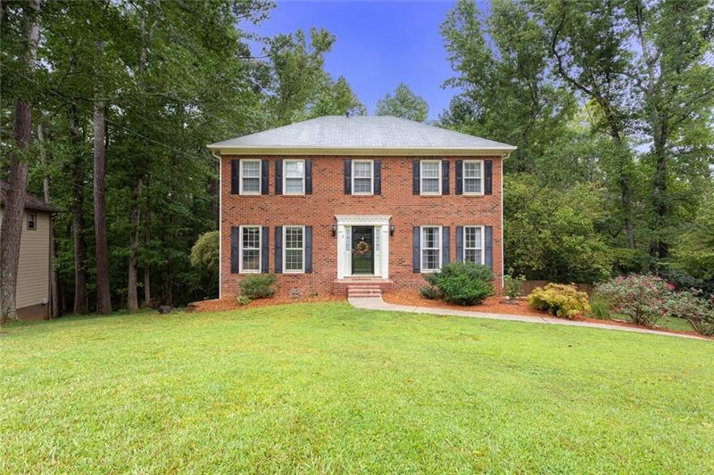 Beautiful traditional home with a classical brick 