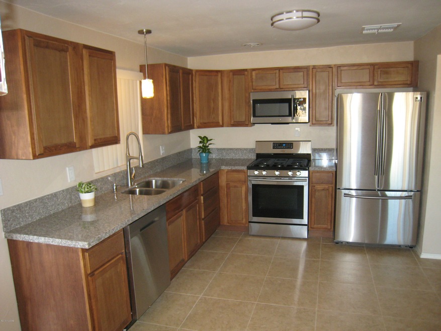 924 E Roger Rd, Tucson, AZ 85719 - photo 1
