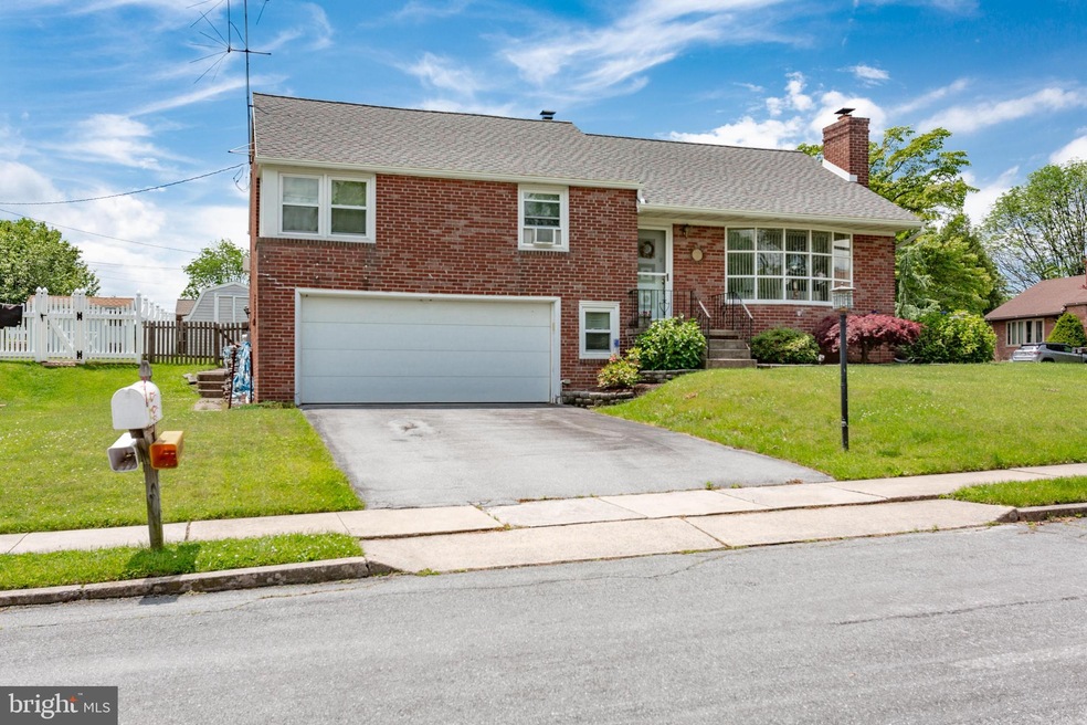 4000 Crestline Dr, Reading, PA 19606 - photo 1