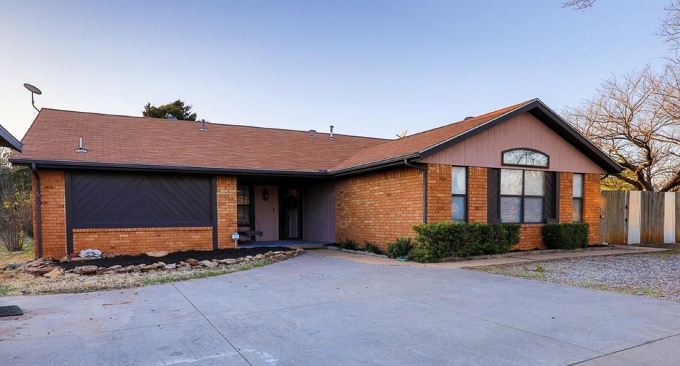 706 Robin Dr, Cushing, OK 74023 - photo 1