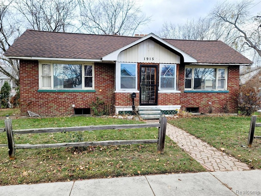 1915 11th St, Port Huron, MI 48060 - photo 1