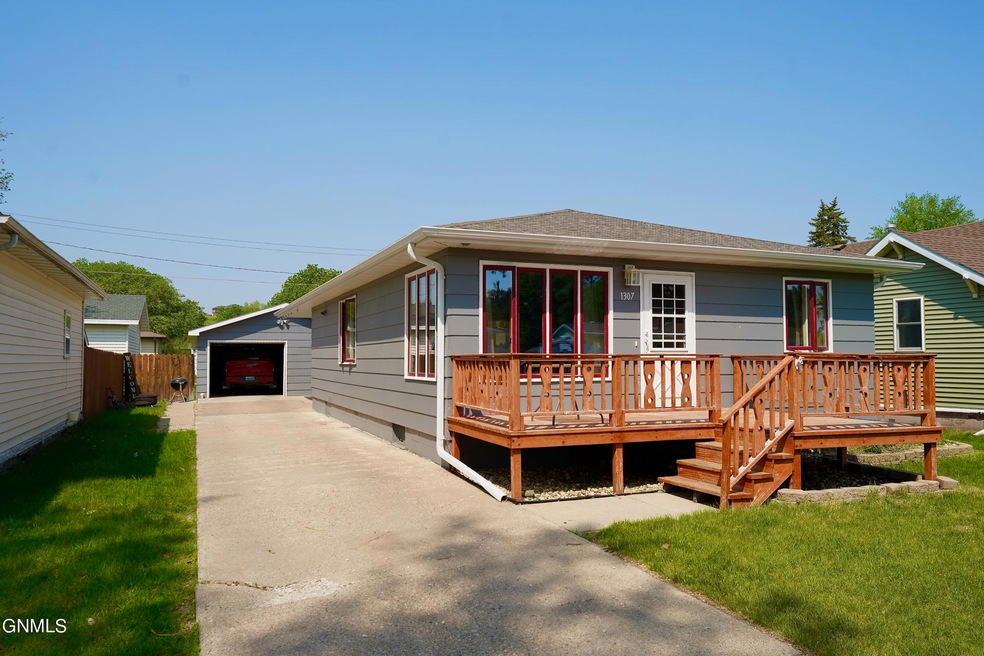 1307 3rd Ave NW, Jamestown, ND 58401 - photo 1