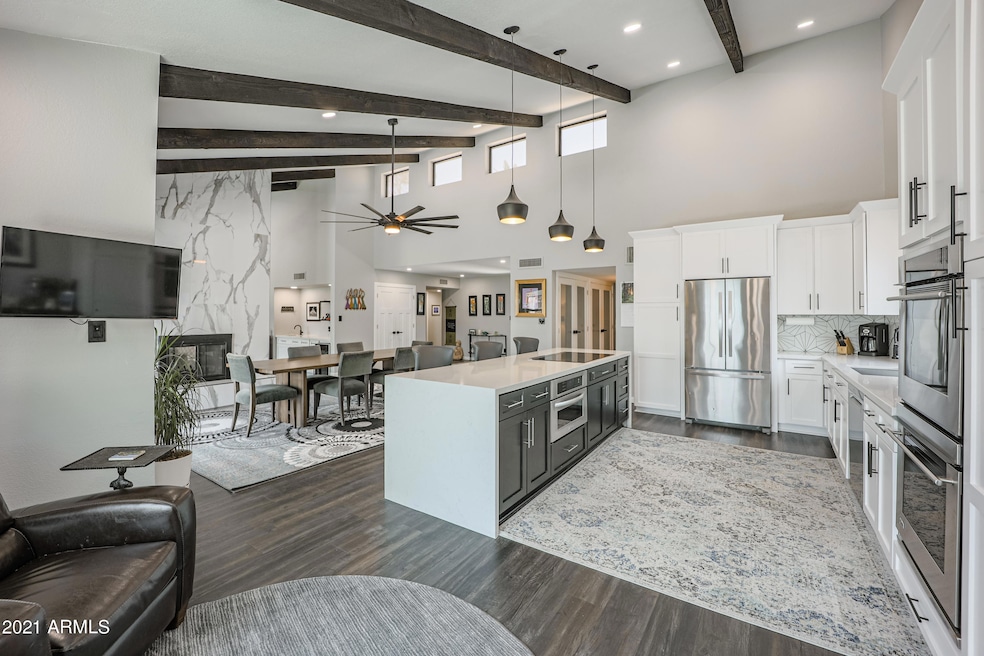 Kitchen / Dining Area