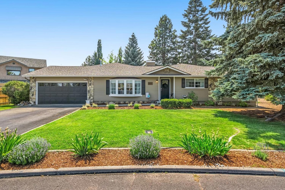 1691 NE Crestridge Dr, Bend, OR 97701 - photo 1