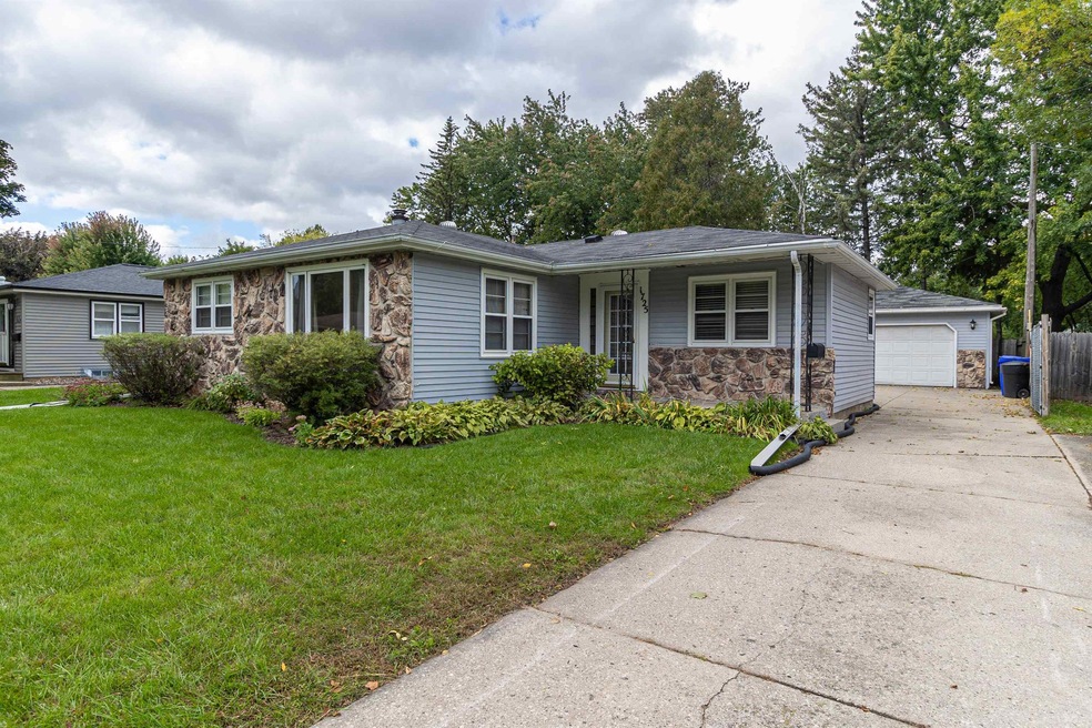 1725 S Walden Ave, Appleton, WI 54915 - photo 1