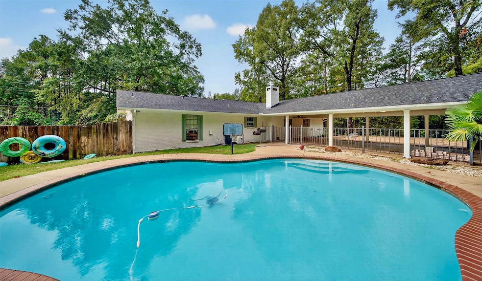 Under Contract $349,000