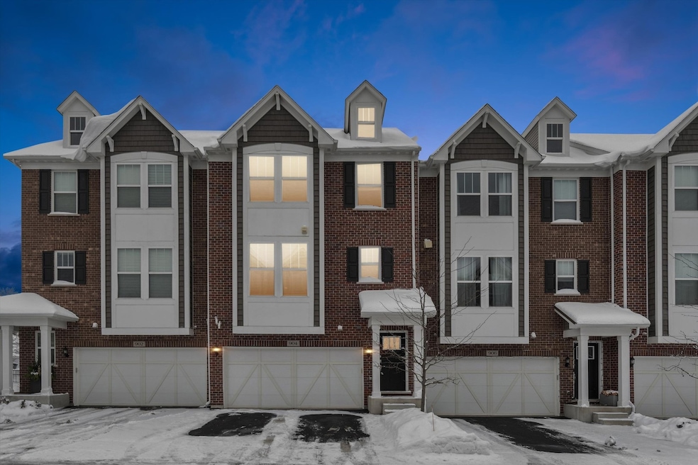 904 Coletta Cir, Naperville, IL 60563 - photo 1