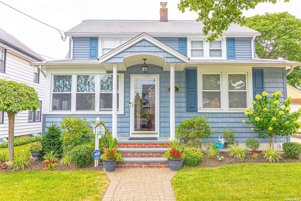 311 Schuster Ave, Mineola, NY 11501 - photo 1