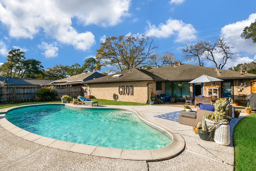 8407 Concho St, Houston, TX 77036 - photo 1