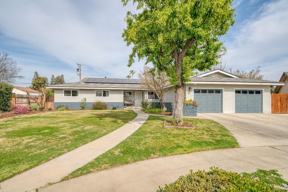 Great home in quiet cul-de-sac with owned solar!