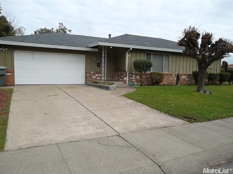 7565 Center Pkwy, Sacramento, CA 95823 - photo 1