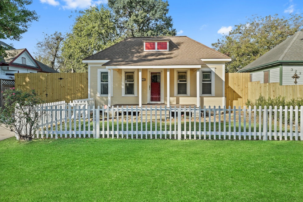 325 W 27th St, Houston, TX 77008 - photo 1