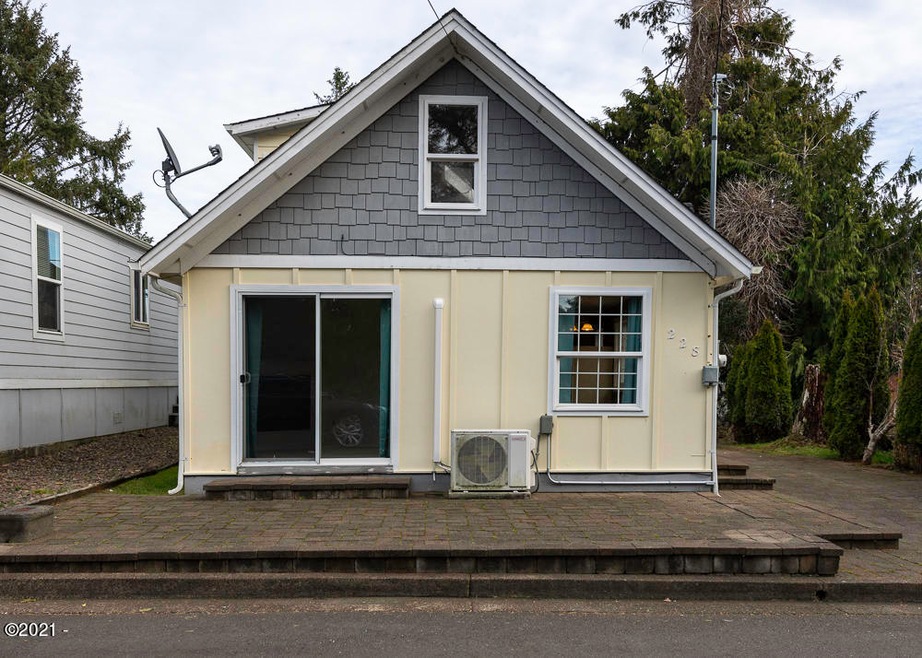228 SE Mast Ave, Lincoln City, OR 97367 - photo 1