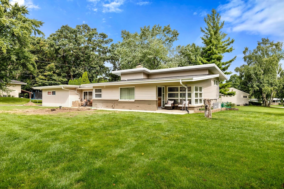 11310 Haleco Ln, Hales Corners, WI 53130 - photo 1