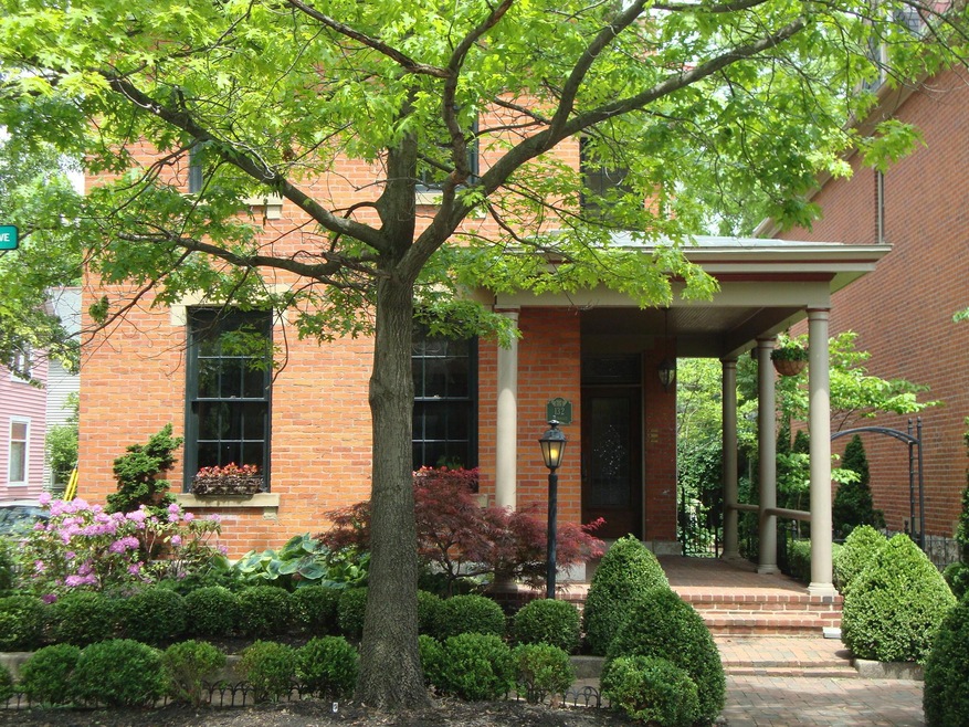 GREAT CURB APPEAL