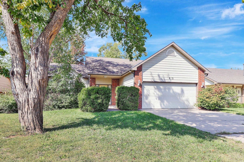 813 S Cranbrook Cir, Wichita, KS 67207 - photo 1