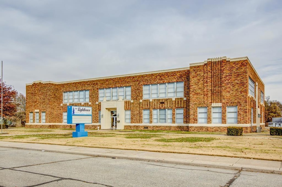 310 S 25th St, Parsons, KS 67357 - photo 1