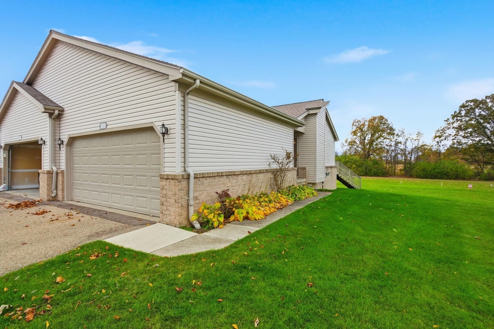 3010 Murray St unit 18, Grand Blanc, MI 48439 - photo 1