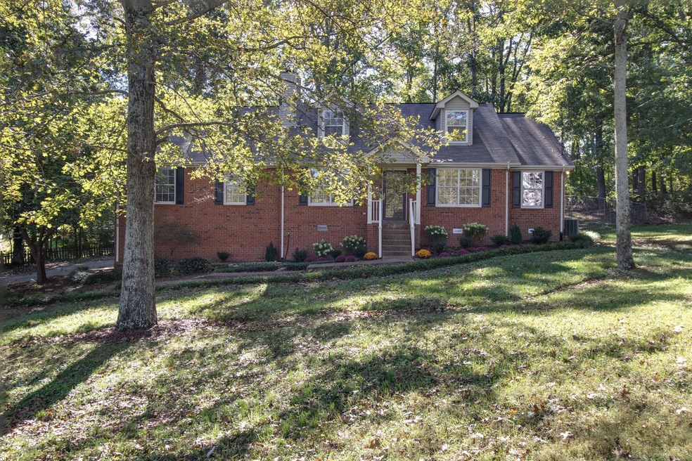 Welcome home to 716 Cromwell Court!