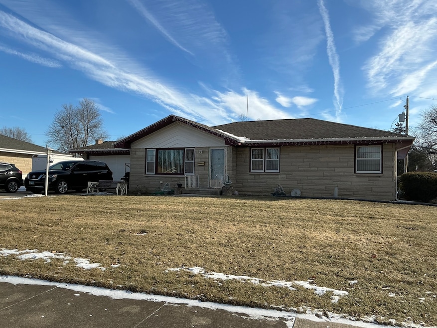 618 W Bevan Dr, Joliet, IL 60435 - photo 1