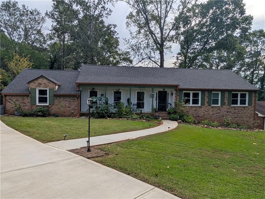 Ranch-style house with a front yard