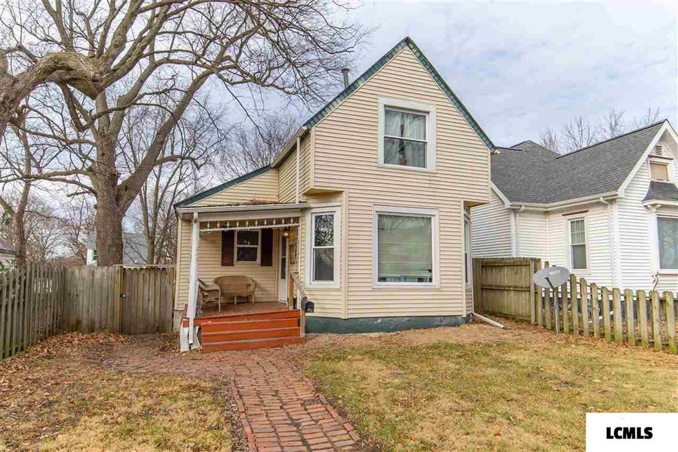 511 N Mclean St, Lincoln, IL 62656 - photo 1