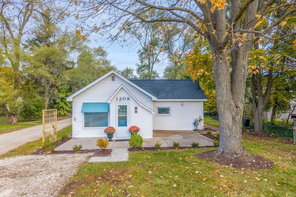 1208 W Broadway St, Mount Pleasant, MI 48858 - photo 1