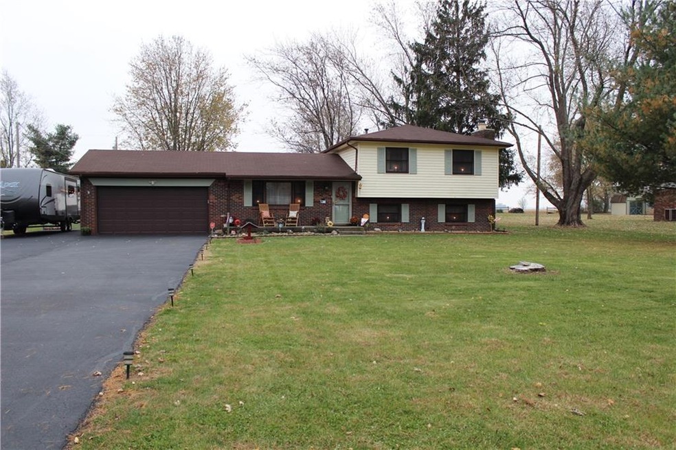 951 Rustic Ln, Whiteland, IN 46184 - photo 1