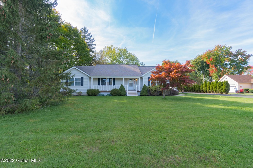 839 Pearse Rd, Schenectady, NY 12309 - photo 1