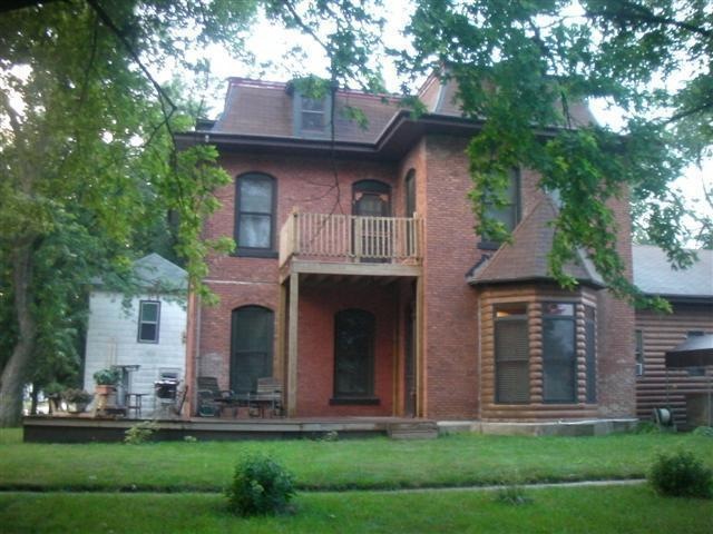 207 Hager St E