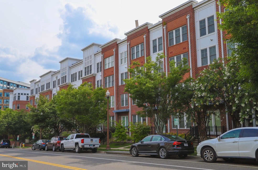 Rhodes Hill Square unit B413, Arlington, VA 22209 - photo 1