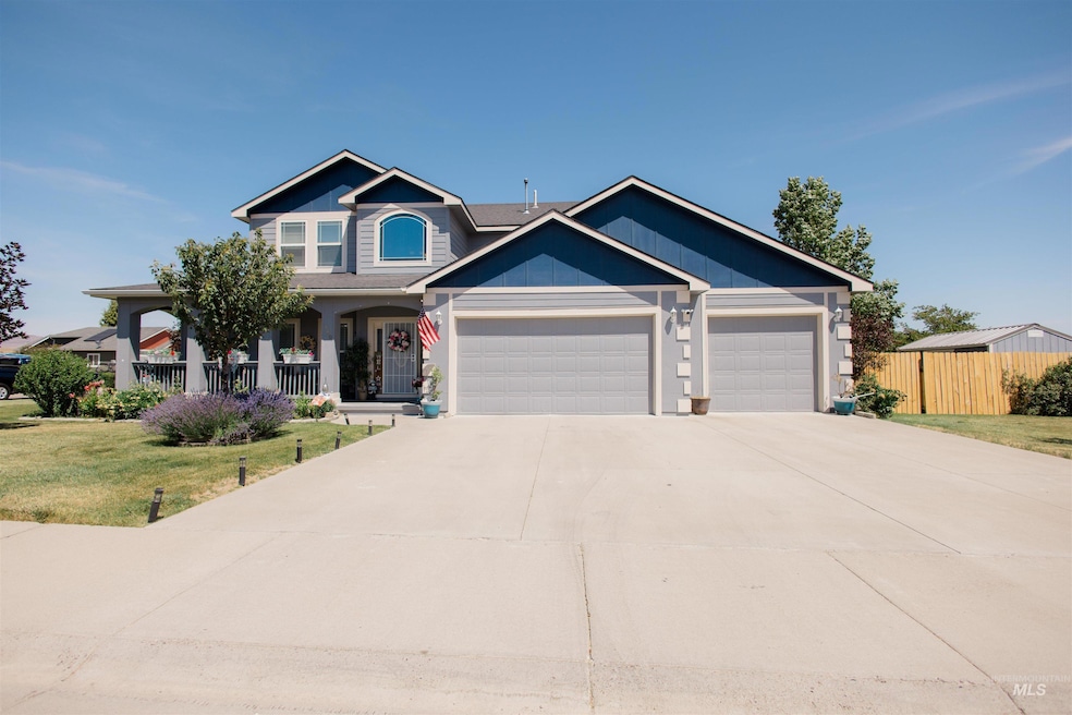 460 NE Greystone Loop, Mountain Home, ID 83647 - photo 1