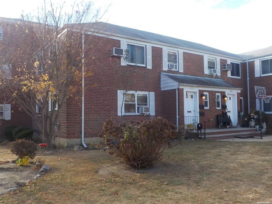 75-38 255th St unit B-1, Glen Oaks, NY 11004 - photo 1