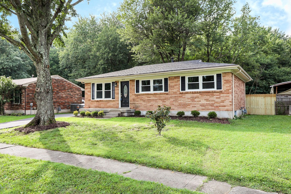 9216 Pagoda Dr, Louisville, KY 40229 - photo 1